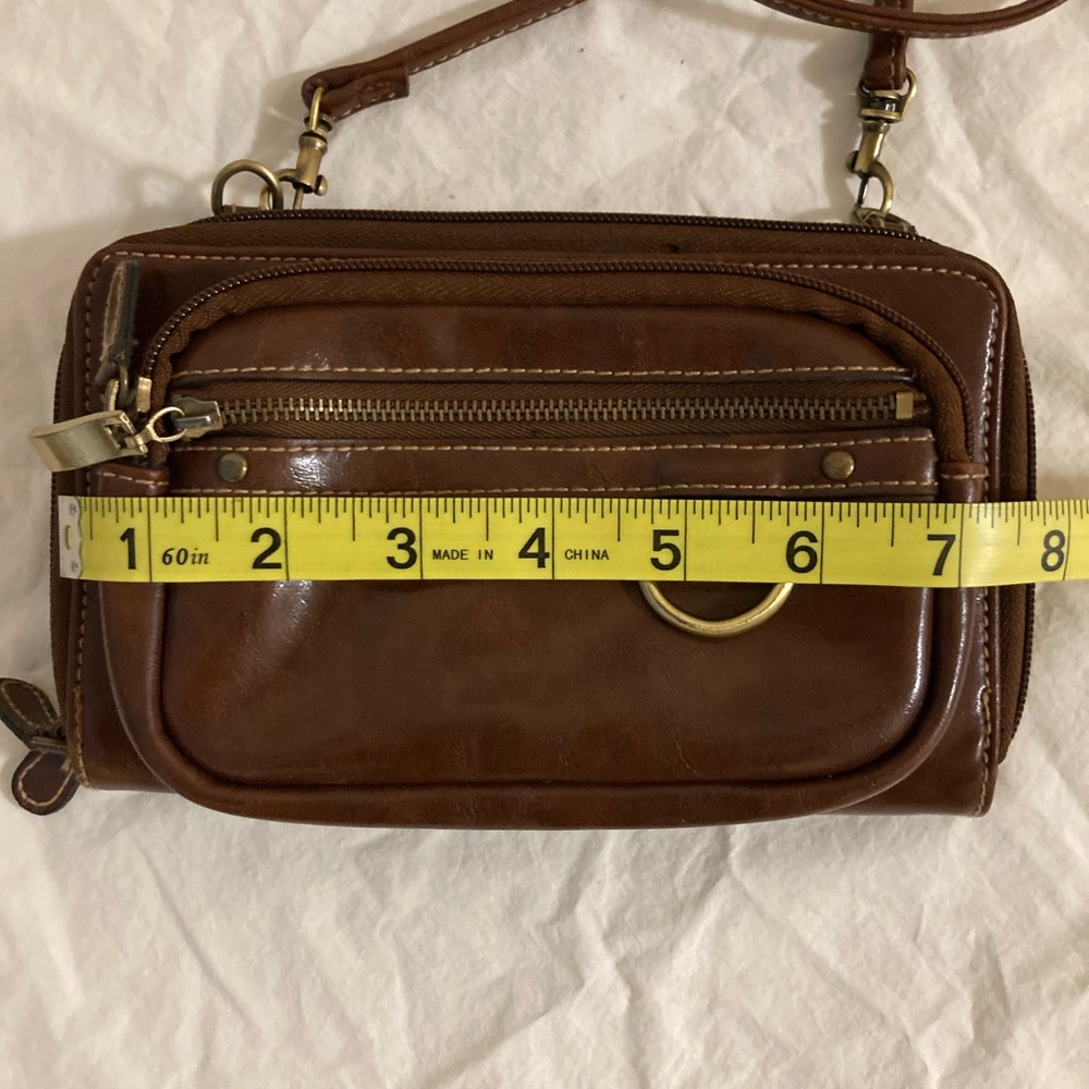 Elegant Brown Leather Crossbody Bag - Picture 9 of 10
